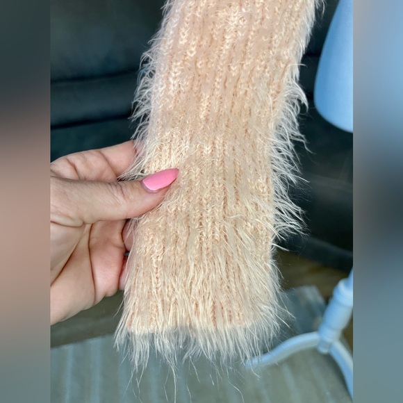 AS SEEN ON LEA MICHELLE Lover & Friends Blush Eyelash Crop Sweater Sz S - Picture 5 of 14